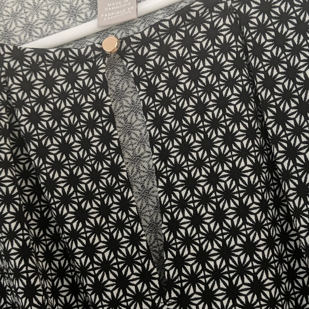 H&M black flower print dress - Picture 3 of 7